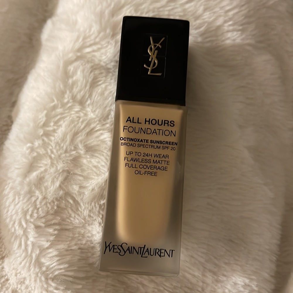 Yves Saint Laurent All Hours Foundation in BD40-warm sand